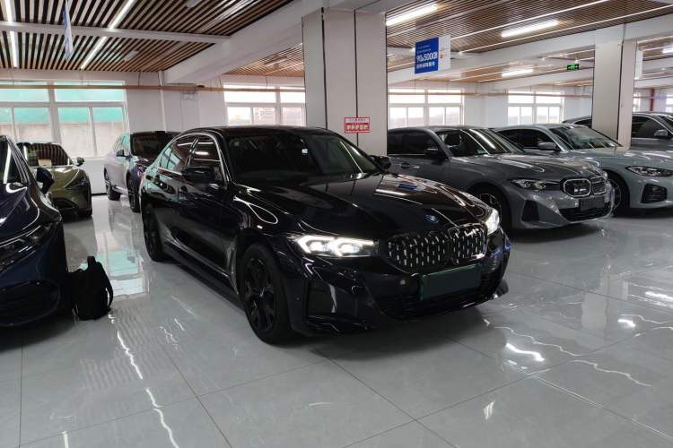 Used BMW i3 2022 eDrive 35 L Front Right 45 Deg