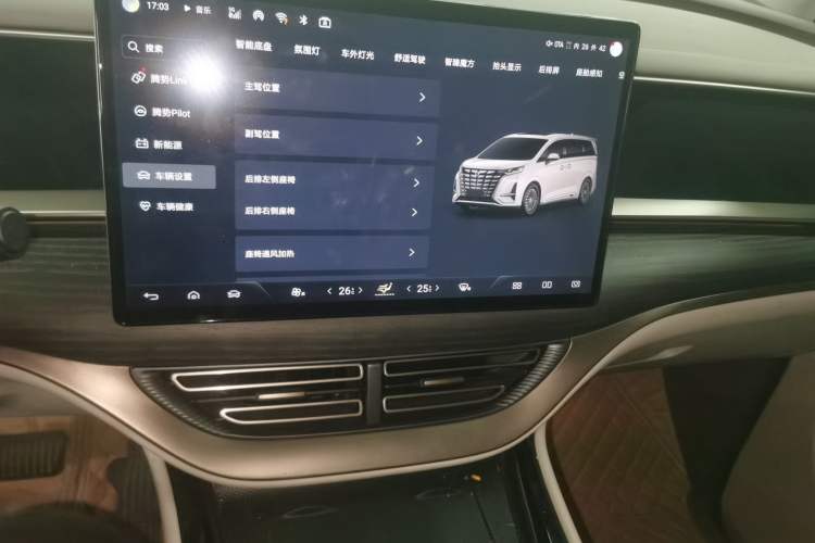 Used Denza D9 2022 DM-i 970 Four-Wheel Drive Flagship Model
