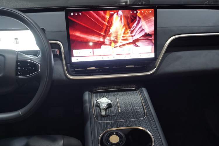 Used Dongfeng eπ eπ008 2024 210Max Range-Extended Version 6 Seats Audio And AC Panel