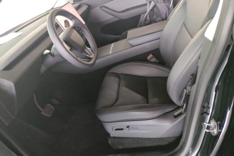 Used Tesla Model Y 2025 Rear-Wheel-Drive Version