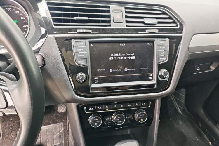 Used Volkswagen Tiguan L 2017 330TSI Automatic Two-Wheel Drive Flagship Edition Audio And AC Panel