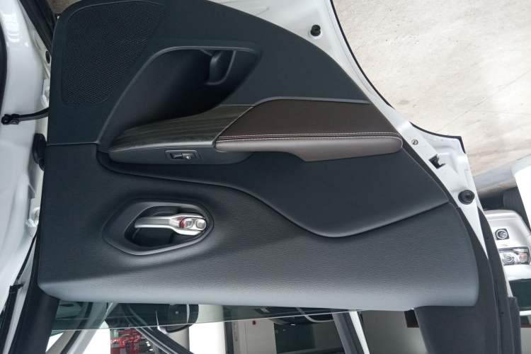 Used Jeep Cherokee 2015 2.4L Elite Edition
