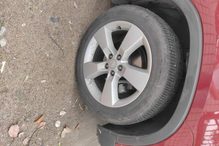 Used Chevrolet Trax 2014 1.4T Automatic Two-Wheel Drive Luxury Model Right Front Wheel Hub