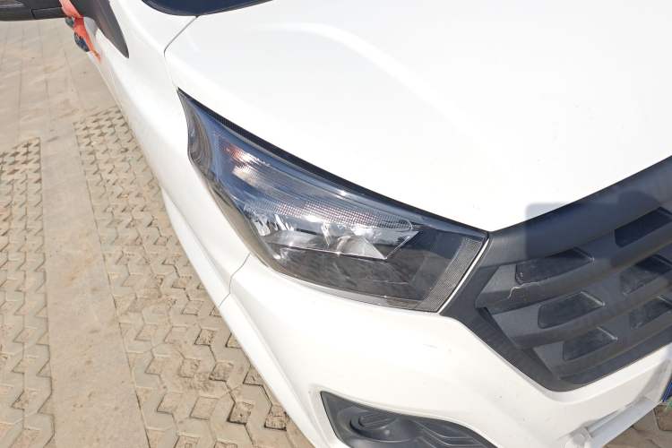 Used Jinbei Gold Hiace M Classic 2024 1.5L Engineering Lion Passenger Vehicle 6 Seats Right Front Headlight