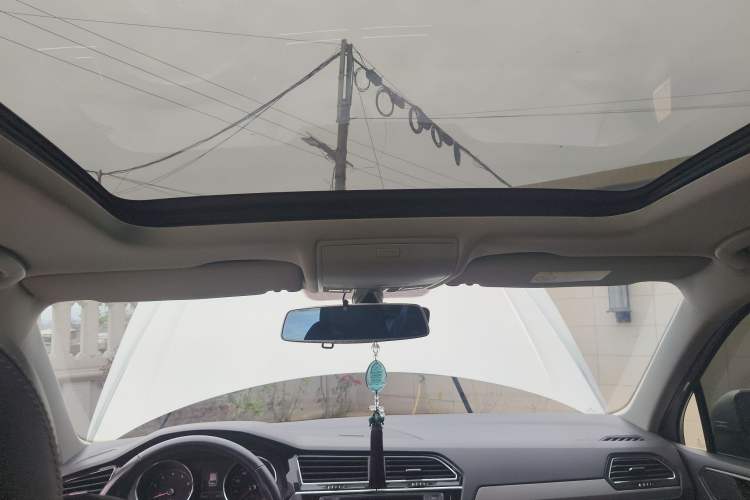 Used Volkswagen Tiguan L 2018 Facelift 330TSI Automatic Two-Wheel Drive Luxury Edition Headliner