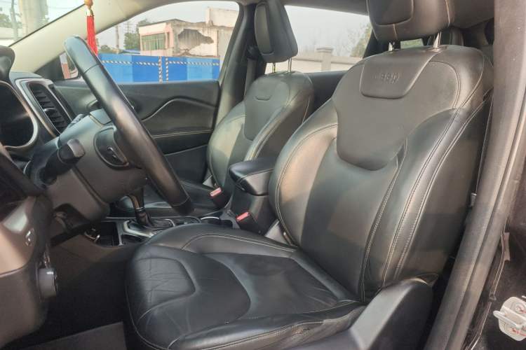 Used Jeep Cherokee 2017 2.0L Superior Edition