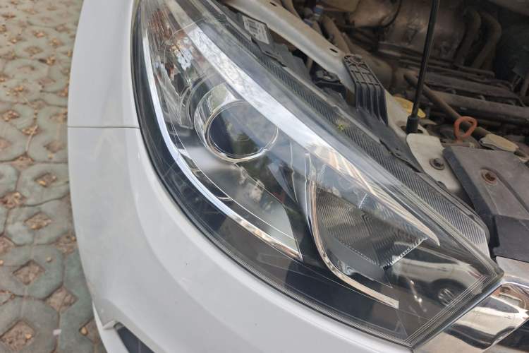 Used Chery Tiggo 3 2015 1.6L Manual Fashion Sport Edition Right Front Headlight