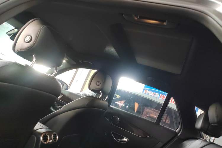 Used Mercedes-Benz GLC 2016 GLC 260 4MATIC Luxury Model
