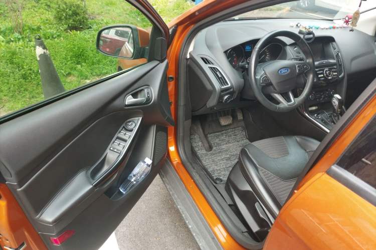 Used Ford Focus 2015 Hatchback EcoBoost 125 Automatic Supreme Style Edition
