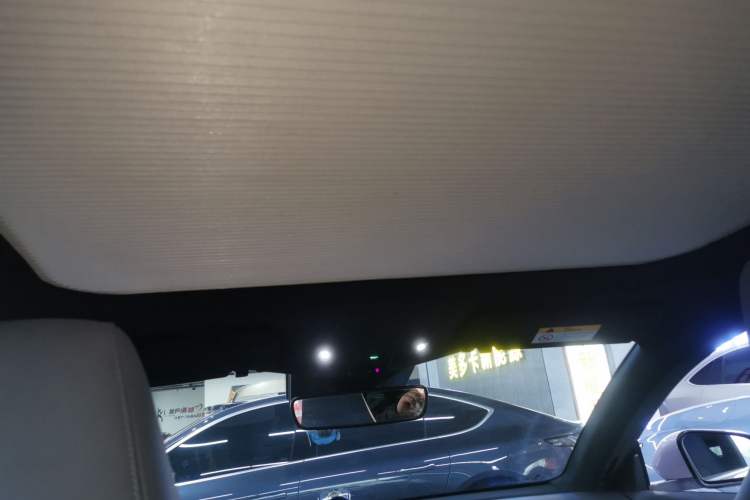 Used Nio ET5 2022 75 kWh Headliner