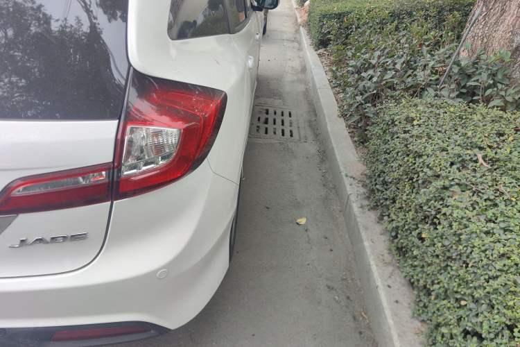 Used Honda Jade 2014 1.8L Automatic Comfort Elite Version 5 Seats