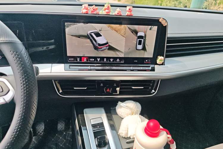 Used Volkswagen Tavendor 2024 330TSI Luxury Touring - All-Inclusive Edition Audio And AC Panel