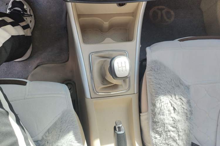 Used BAIC E Series 2012 Hatchback 1.5L Manual Leshang Version Gear Lever