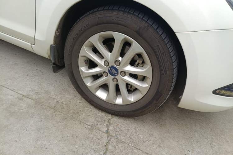 Used Ford Focus 2013 Hatchback Classic 1.8L Automatic Base Model Right Front Wheel Hub