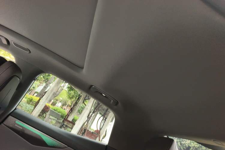 Used Lynk & Co 07 2024 EM-P 126 Long-Range Halo Headliner