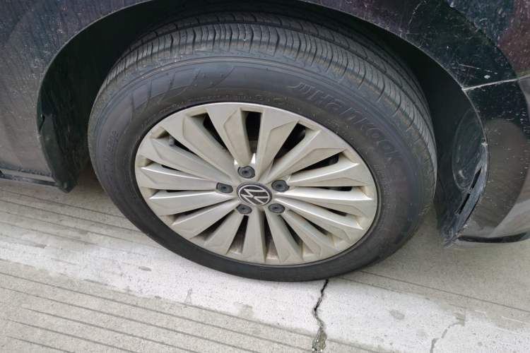 Used Volkswagen Lavida 2021 280TSI DSG Comfort Edition Right Front Wheel Hub