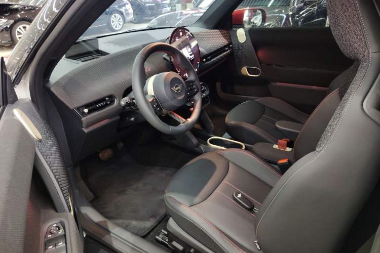 Used MINI Electric COOPER JCW 2025 JOHN COOPER WORKS
