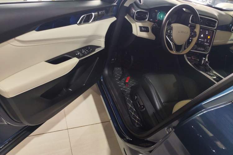 Used Lynk & Co 01 2019 2.0T Two-Wheel Drive Zhaopu Version China VI Standard
