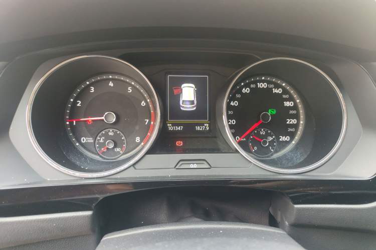 Used Volkswagen Tiguan L 2017 330TSI Automatic Two-Wheel Drive Comfort Edition Odometer Close Up