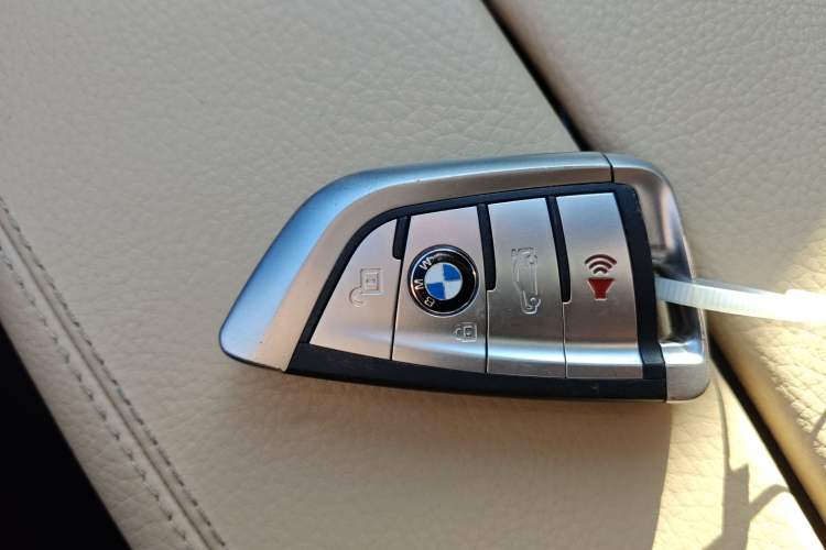 Used BMW 5 Series 2014 525Li Luxury Design Package