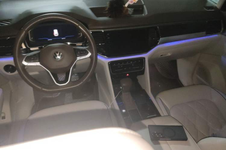 Used Volkswagen Viloran 2020 380TSI Prestige Edition Center Console