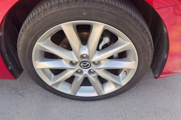 Used Mazda 3 Axela 2017 Sedan 2.0L Automatic Prestige Model China V Standard Right Front Wheel Hub