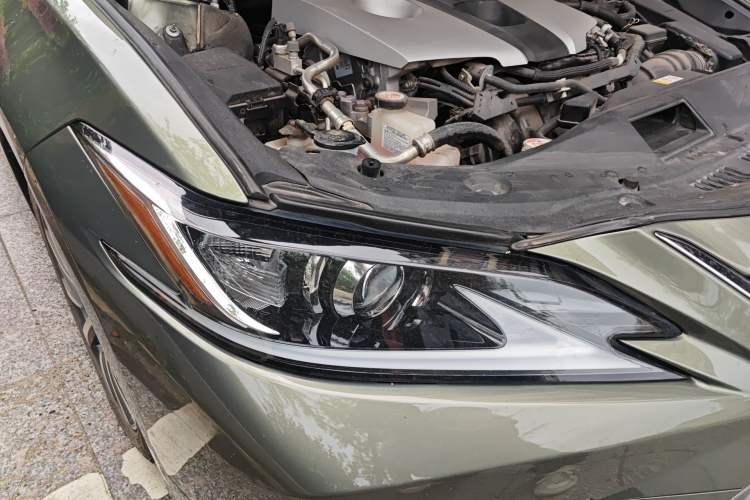 Used Lexus ES 2018 300h Premier Edition China VI Standard Right Front Headlight