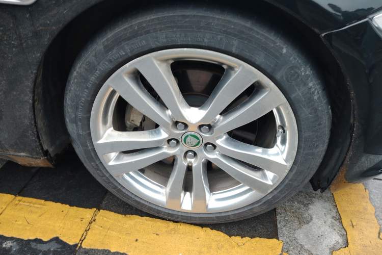 Used Jaguar XJ 2013 XJL 3.0 SC Flagship Business Edition Right Front Wheel Hub