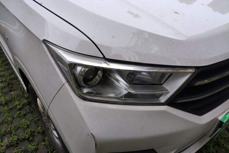 Used Wuling Hongguang 2021 1.5L S Standard Version LAR Right Front Headlight