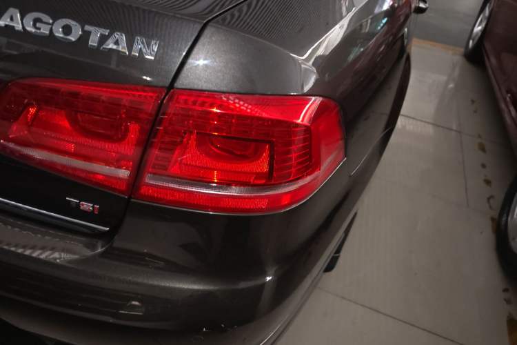 Used Volkswagen Magotan 2015 1.8TSI Advanced Model Right Rear Taillight