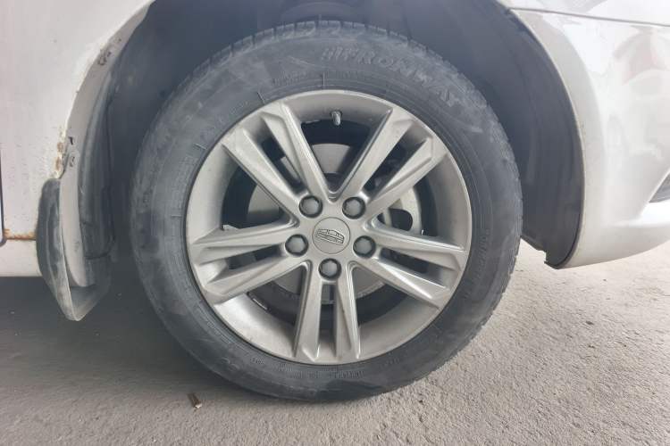 Used Geely Auto Emgrand 2017 Sedan Million Edition 1.5L Manual - Upward Version Right Front Wheel Hub