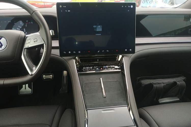 Used Denza Z9 2024 1100 km All-Wheel-Drive Ultra Version
