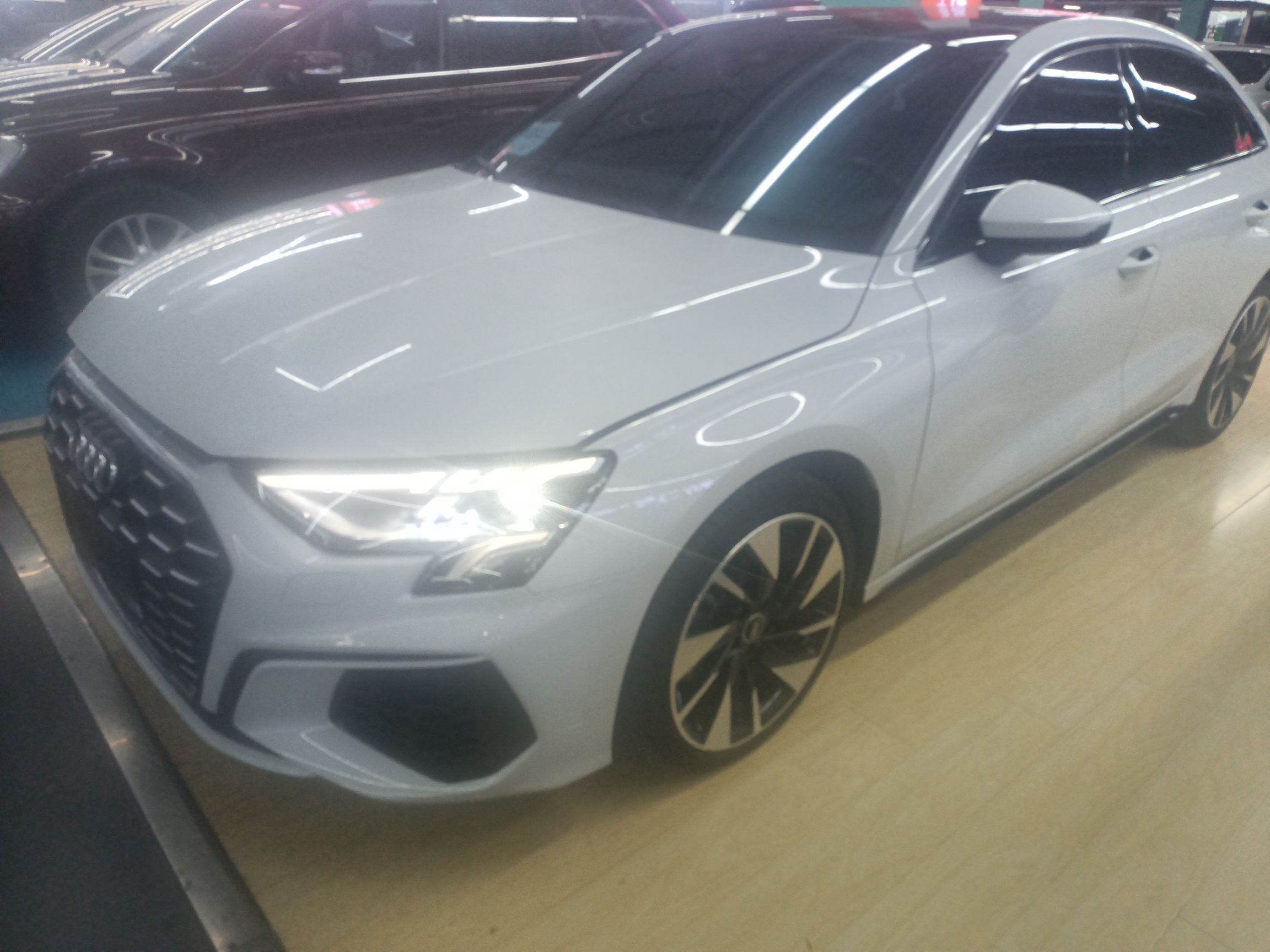 Под передней частью автомобиля