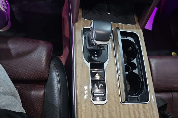 Used Hongqi HS7 2023 2.0T Automatic All-Wheel-Drive Flagship Edition Six Seats
