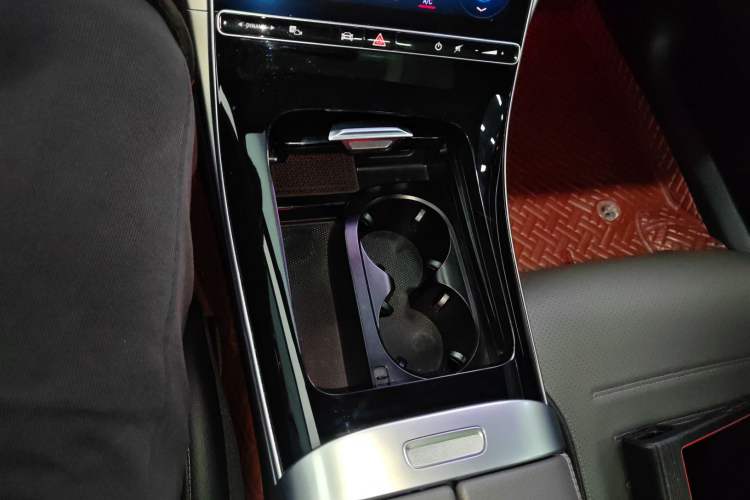 Used Mercedes-Benz C-Class 2024 Second Facelift C 260 L Sport Edition Gear Lever