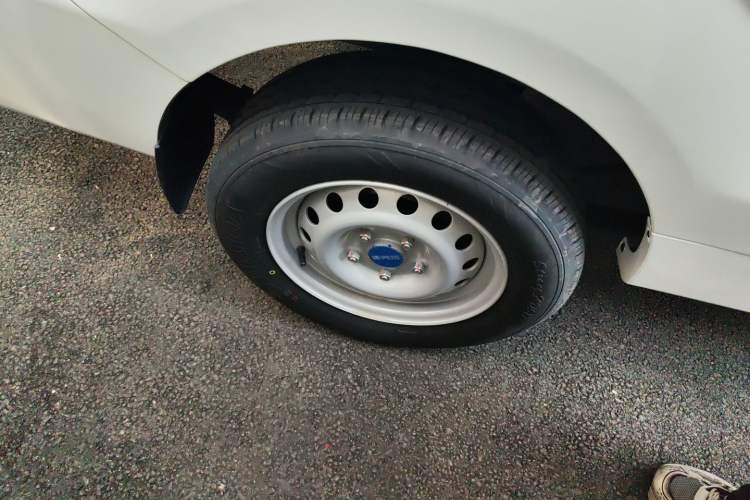 Used SRM Haoyun 2025 Launch Edition Farady 42.3 kWh 305 km 6 seats
