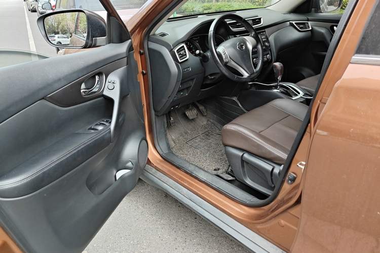 Used Nissan X-Trail 2015 2.0L CVT Comfort MAX Edition 2WD
