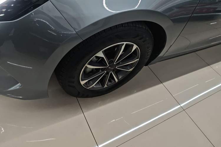 Used BYD Destroyer 05 2024 HONOR Edition DM-i 55KM Luxury Model Left Front Wheel Hub