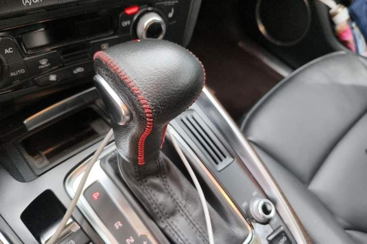 Used Audi Q5 2013 40 TFSI Comfort Edition Gear Lever