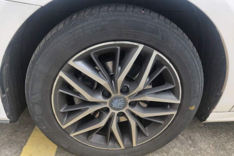 Used BYD Qin Pro New Energy 2018 DM 1.5TI Automatic Smart Connect Elite Model Left Front Wheel Hub