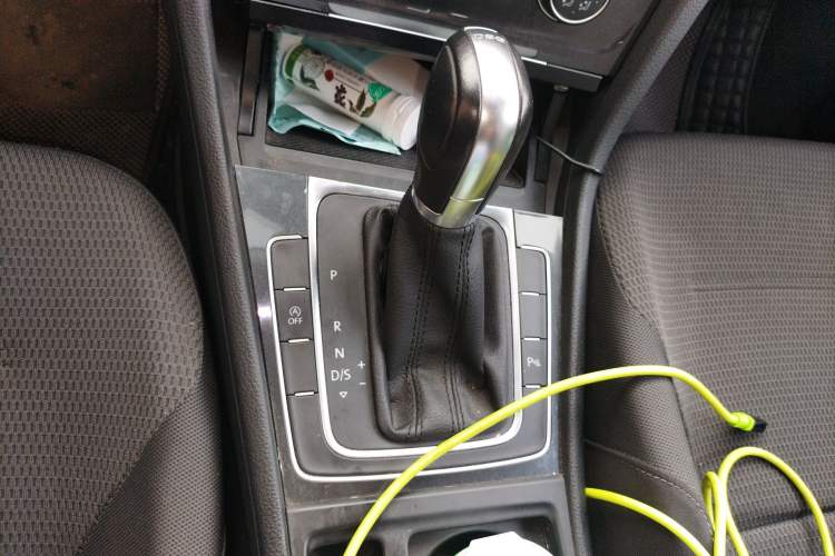 Used Volkswagen Golf 2019 1.8TSI Travel Edition Gear Lever