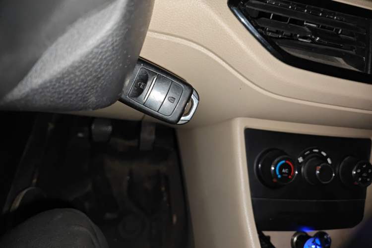 Used CHANGAN KUAYUE Xing V5 EV 2022 6-Seater Passenger Vehicle