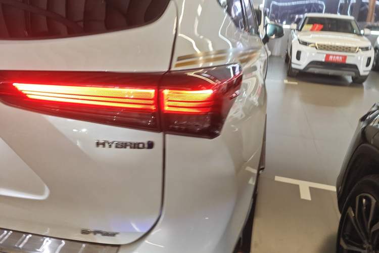 Used Toyota Highlander 2022 Dual-Engine 2.5L Four-Wheel Drive Prestige Version 7 Seats Right Rear Taillight