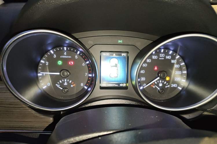 Used Haval H9 2015 2.0T Four-Wheel Drive Standard Model 7 Seats
