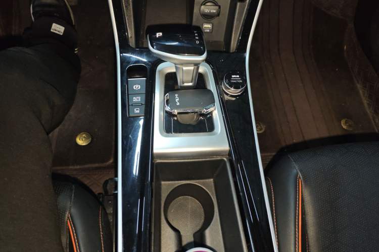 Used Kia Seltos 2023 1.5L CVT Luxury Edition Gear Lever