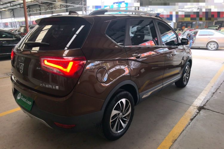 Used Baojun 560 2015 1.8L manual luxury version
