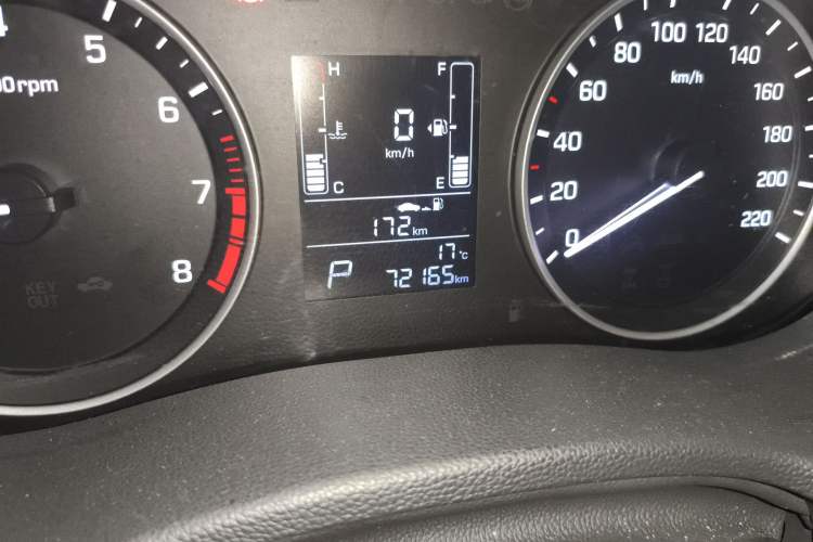 Used Hyundai ix25 2015 1.6L Automatic Two-Wheel Drive Smart GLS Trim Odometer Close Up