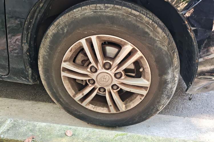 Used SAIC MAXUS G10 2016 2.0T Automatic Elite Edition Right Front Wheel Hub