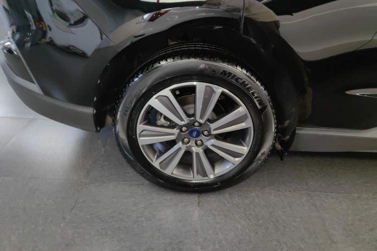 Used Ford Edge 2021 PLUS EcoBoost 245 Two-Wheel-Drive Platinum Edition 5 Seats
