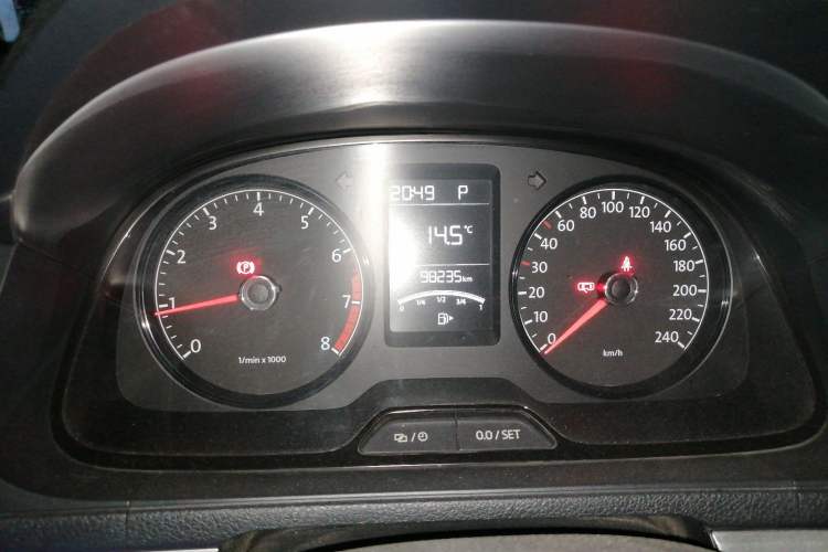 Used Volkswagen Lavida 2015 1.6L Automatic Fashion Edition Instrument Cluster